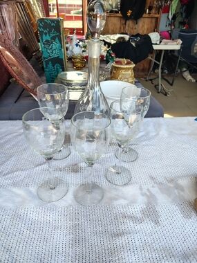 Vtg Crystal Etched Floral Pattern 5 Wine Glasses w Decanter